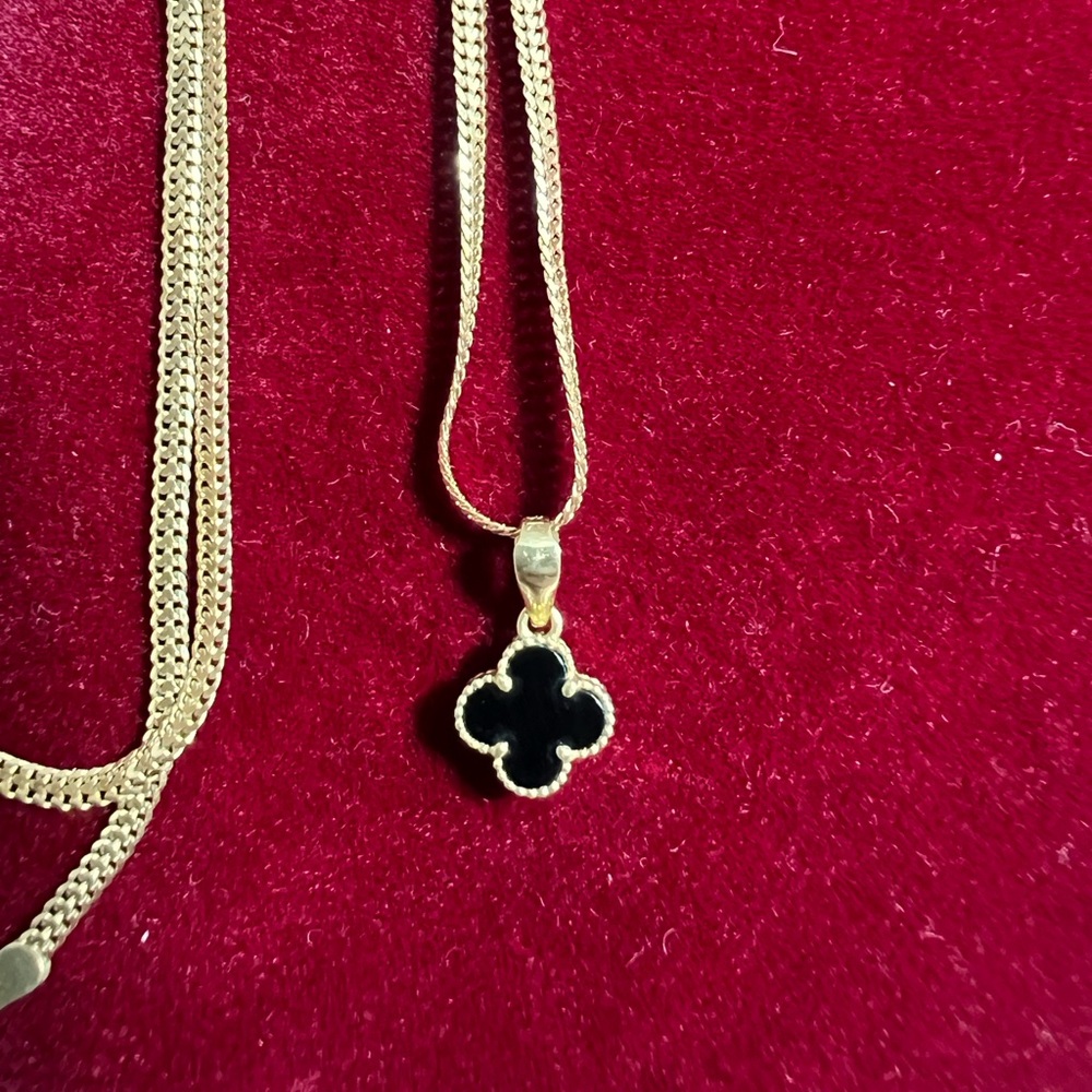 Elegant Gold and clover Black Pendant with onyx stone